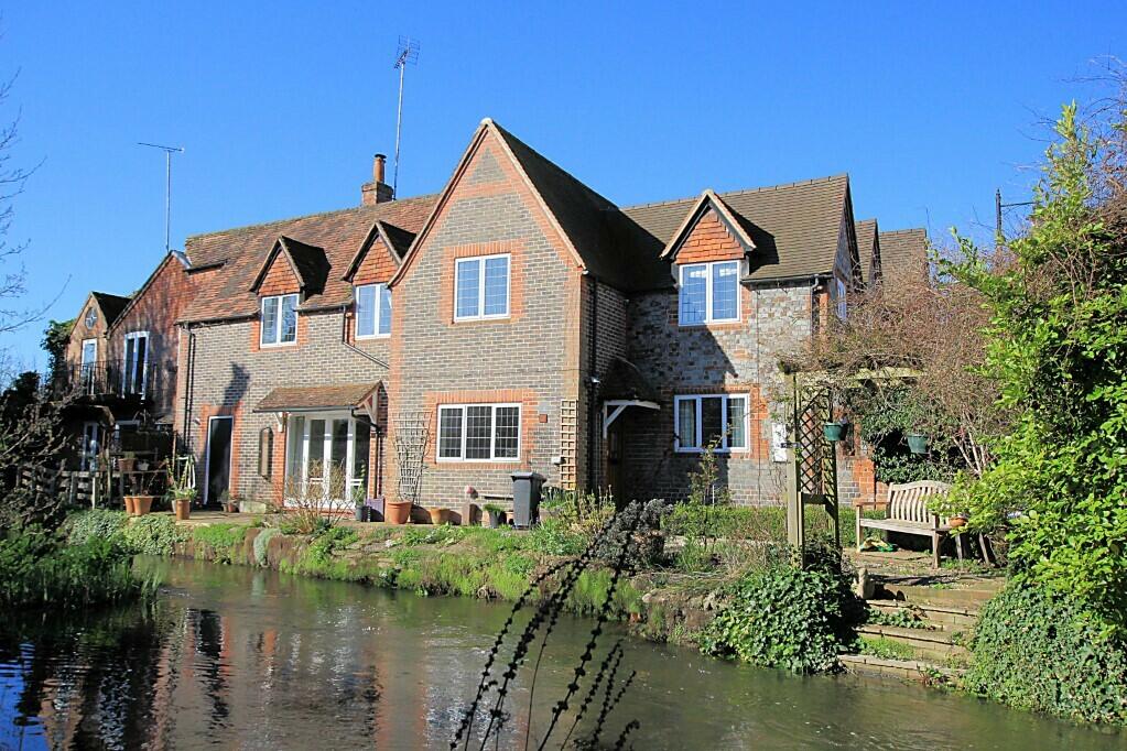 3 bedroom semidetached house for sale in High Street, Pangbourne