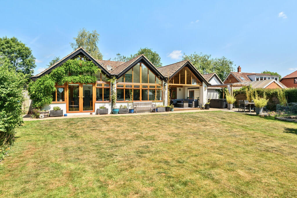 Main image of property: Beech Lane, Woodcote, Reading, Oxfordshire, RG8