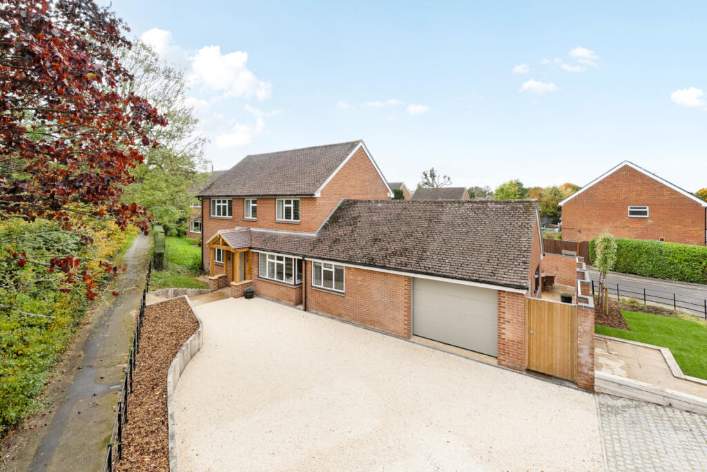 Main image of property: Birchen Close, Woodcote, Reading, Oxfordshire, RG8