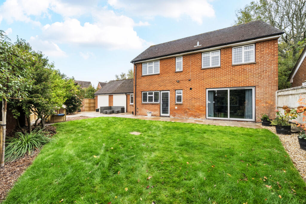 Main image of property: Birchen Close, Woodcote, Reading, Oxfordshire, RG8