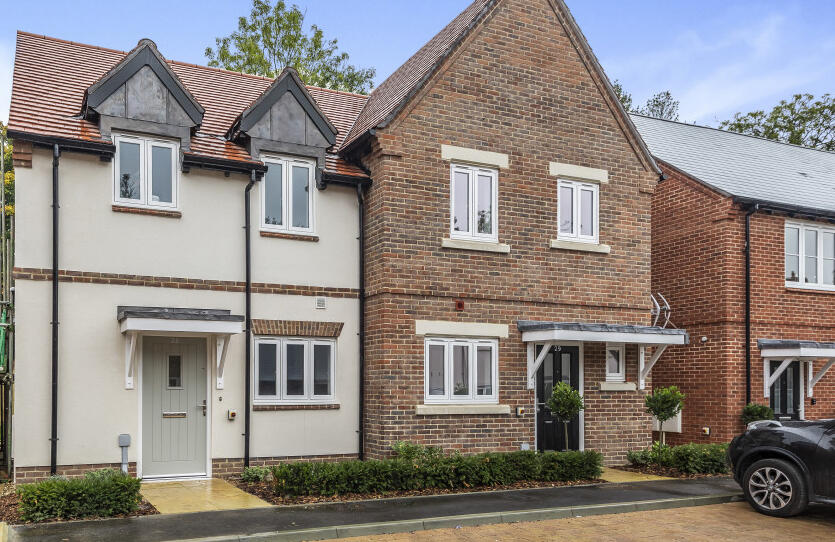 2 bedroom semidetached house for rent in Chiltern Gardens, Woodcote