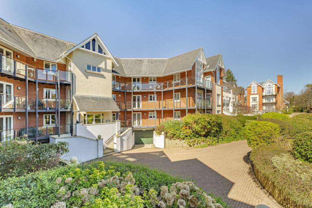 Main image of property: Warberry Park Gardens, TN4