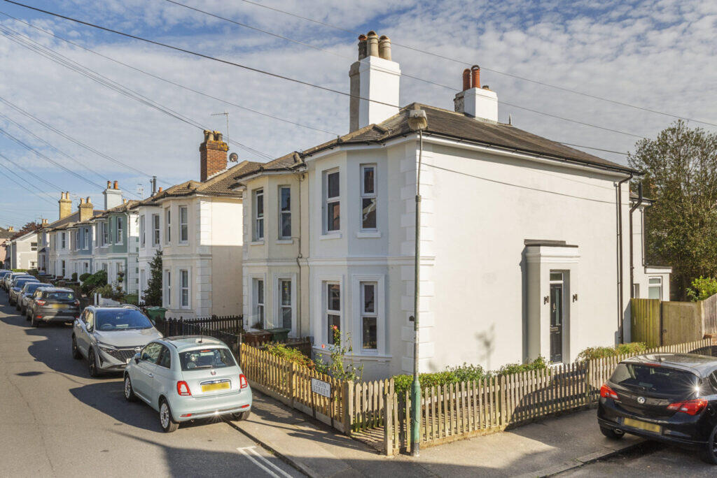 Main image of property: John Street, Tunbridge Wells, TN4 9RR