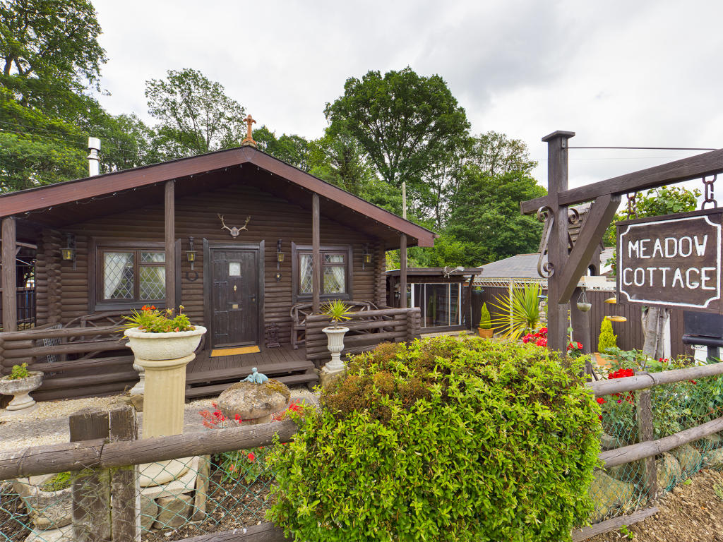 2 bedroom lodge for sale in Meadow Cottage Hawkbatch Bewdley DY12 3AH, DY12