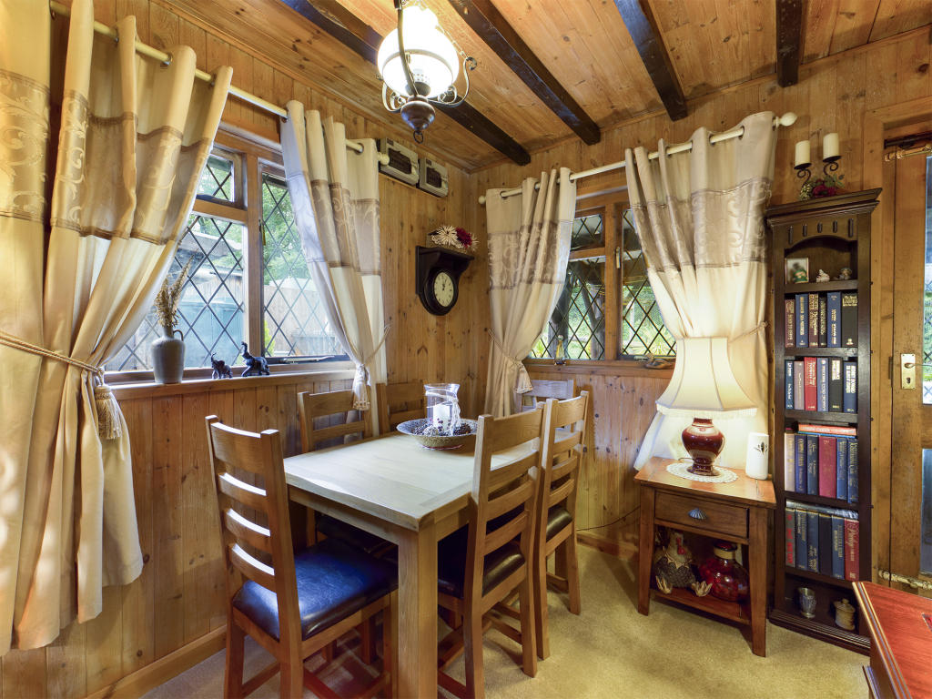 2 bedroom lodge for sale in Meadow Cottage Hawkbatch Bewdley DY12 3AH, DY12