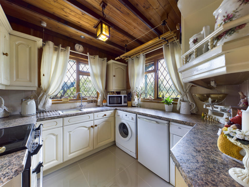 2 bedroom lodge for sale in Meadow Cottage Hawkbatch Bewdley DY12 3AH, DY12