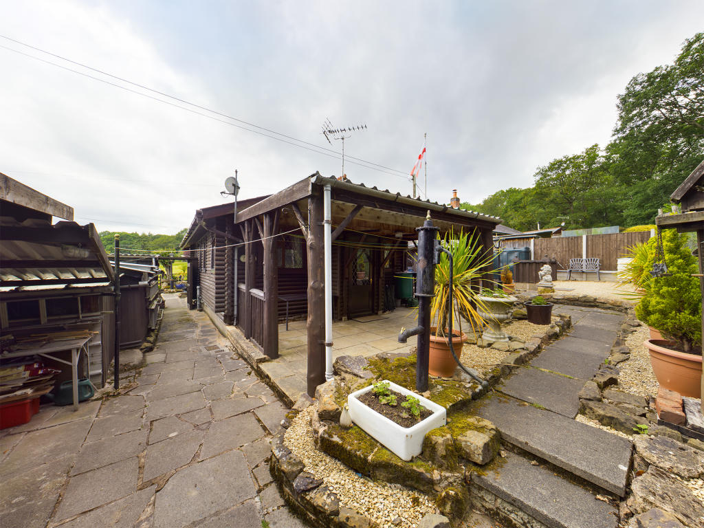 2 bedroom lodge for sale in Meadow Cottage Hawkbatch Bewdley DY12 3AH, DY12