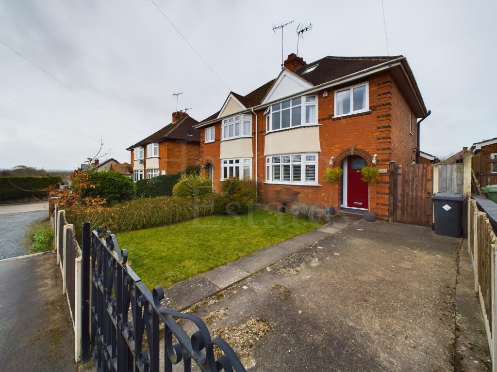 3 bedroom semidetached house for sale in Stourbridge Road