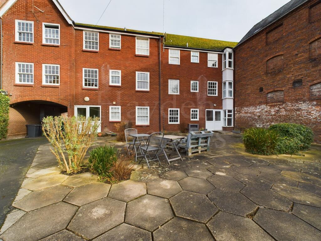 1 bedroom apartment for sale in Eastham Court, Severn side South