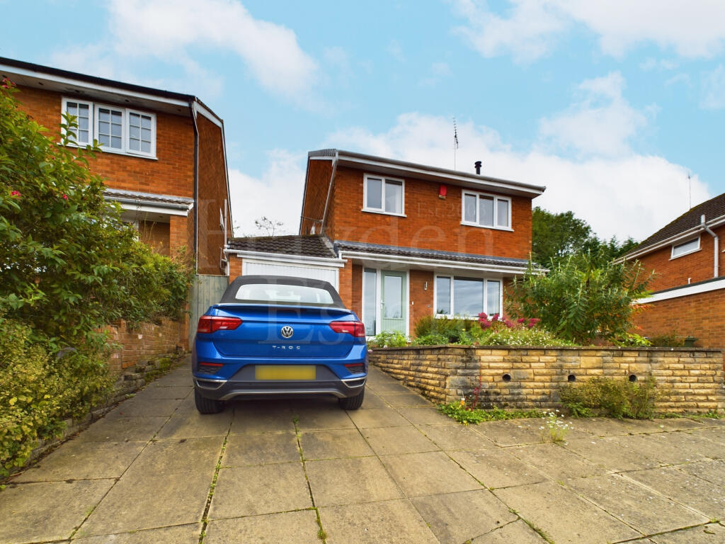 4 bedroom detached house for sale in Woodthorpe Drive, Bewdley, DY12