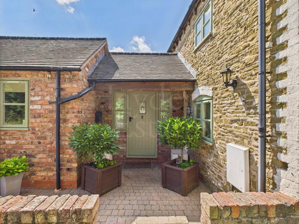 Main image of property: Bliss Gate Road, Rock, DY14 9XP
