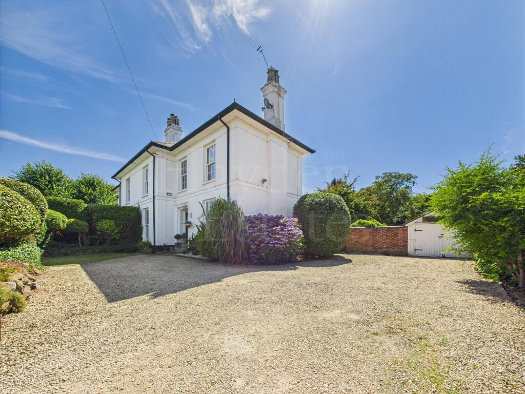 Main image of property: Chaddesley Road, Kidderminster, DY10 3AD