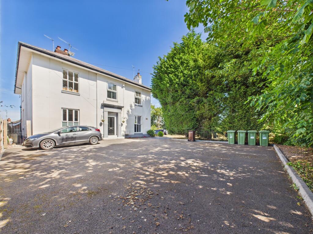 Main image of property: Stourbridge Road, Kidderminster, DY10 2UY