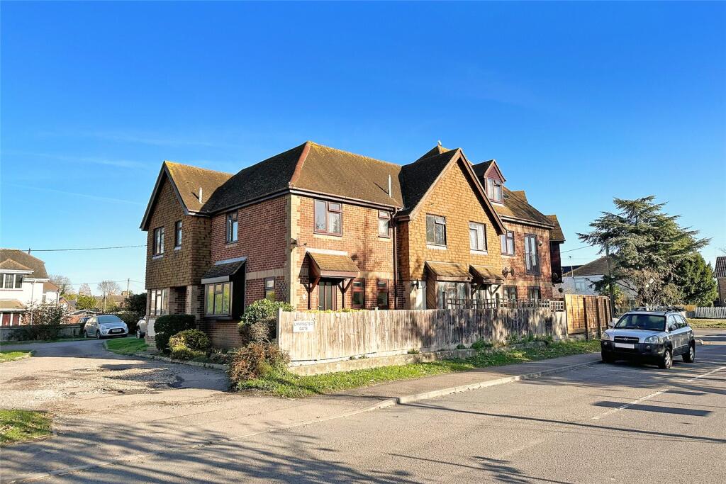 2 bedroom apartment for sale in Lyminster Road, Wick, Littlehampton, West Sussex, BN17