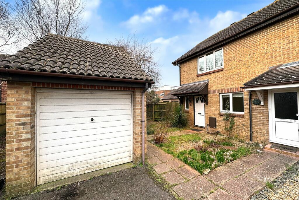 3 bedroom end of terrace house for sale in Kendal Close, Littlehampton