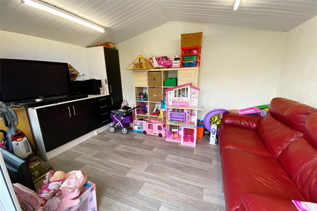 Additional property image - Clarence Avenue, Littlehampton, West Sussex