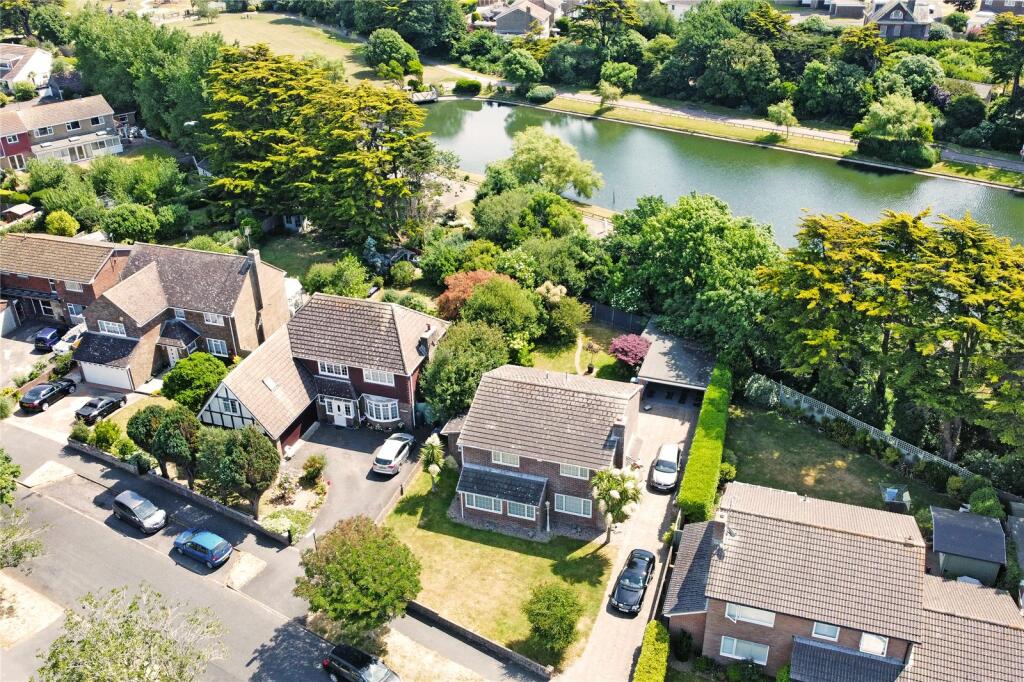 5 bedroom detached house for sale in Tideway, Littlehampton, West