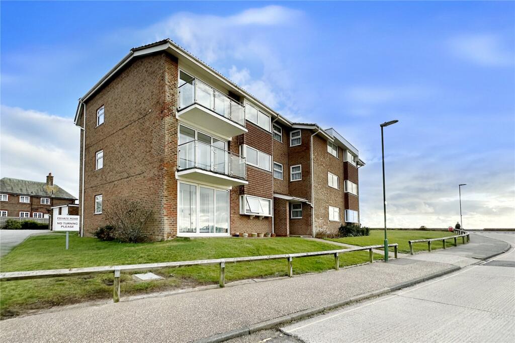 2 bedroom apartment for sale in Sea Road, Rustington, Littlehampton