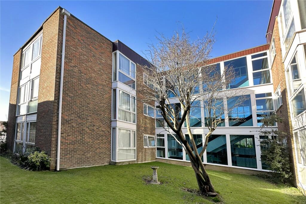 2 bedroom apartment for sale in Sea Avenue, Rustington, Littlehampton, BN16