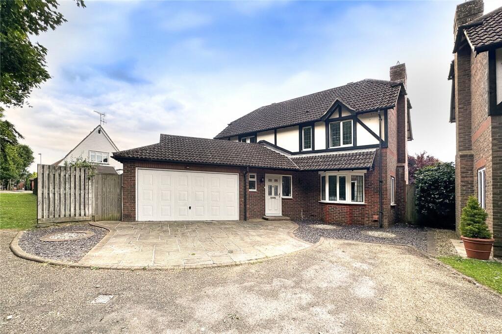 4 bedroom detached house for sale in Hutchinson Close, Rustington