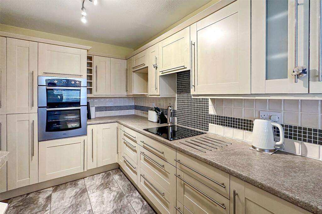 Additional property image - Dinsdale Gardens, Rustington, Littlehampton, West Sussex