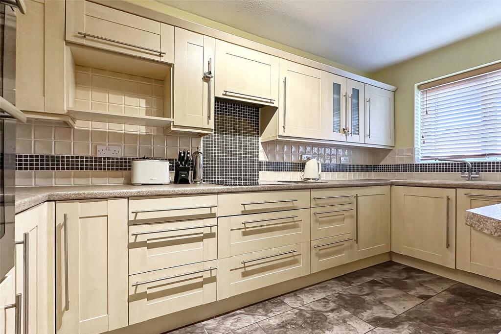 Additional property image - Dinsdale Gardens, Rustington, Littlehampton, West Sussex