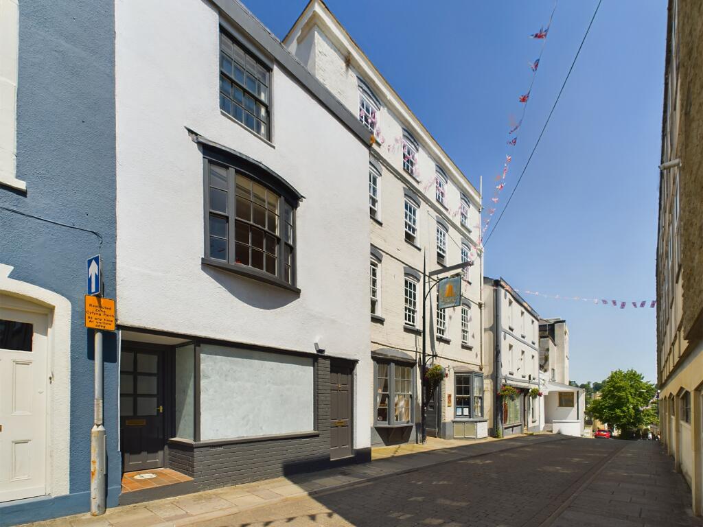 2 bedroom apartment for sale in Bank Street, Chepstow, Monmouthshire, NP16