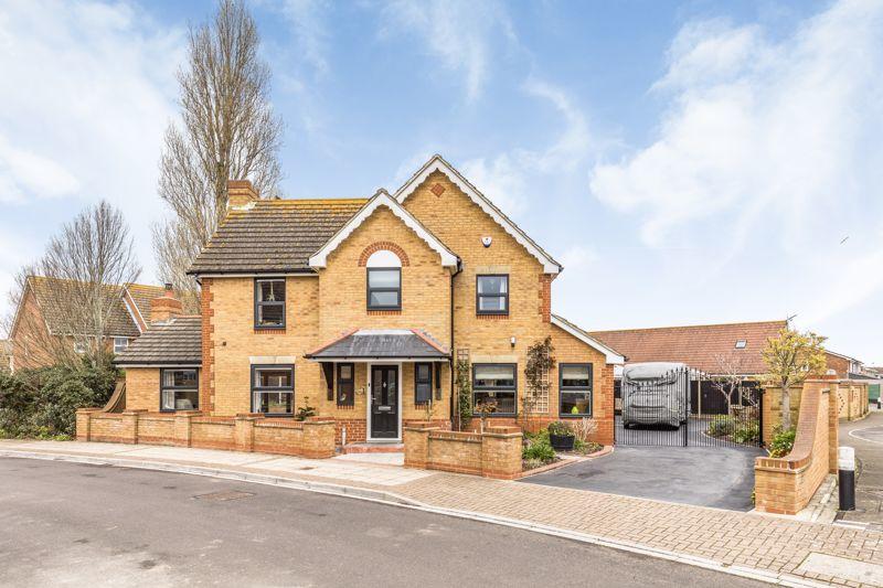 4 bedroom detached house for sale in Siskin Road, Southsea, PO4