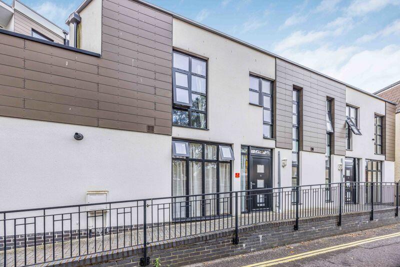 2 bedroom semi-detached house for sale in Mondrian Mews, Southsea, PO5