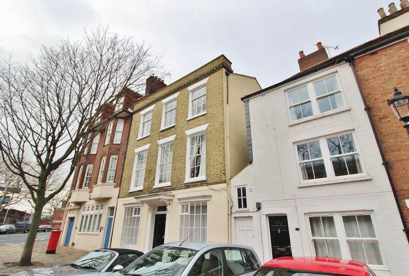 4 bedroom town house for rent in Four Bedroom Student House, Old Portsmouth, PO1