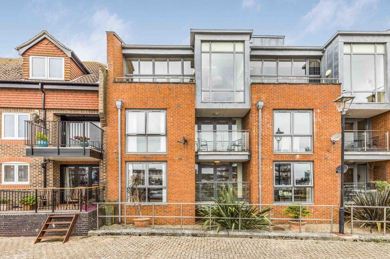 2 bedroom ground floor flat for sale in Broad Street, Old Portsmouth, PO1