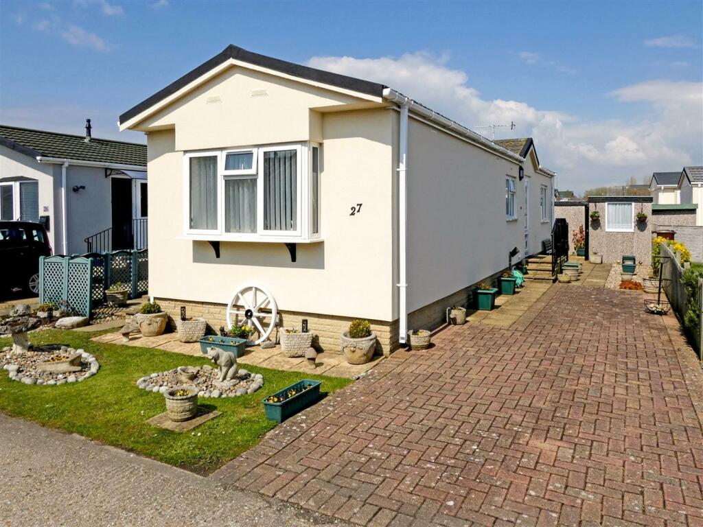 2 bedroom park home for sale in Bognor Road, Climping, Littlehampton, BN17