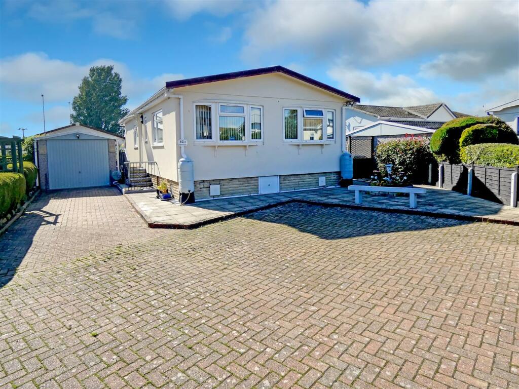 2 bedroom mobile home for sale in Grayshott Drive, Poplars Court