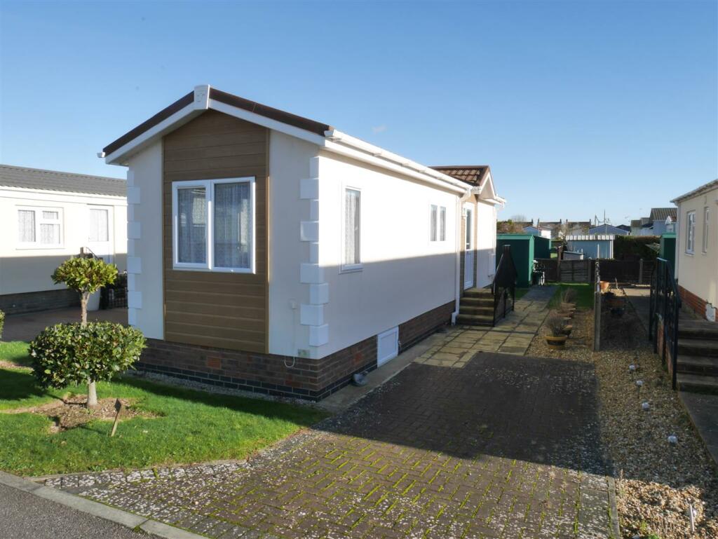 1 bedroom park home for sale in Thornlea Park, Wick, Littlehampton, BN17