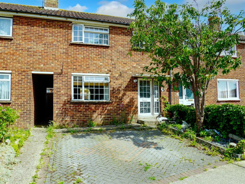 3 bedroom terraced house for sale in Helyers Green, Wick, Littlehampton