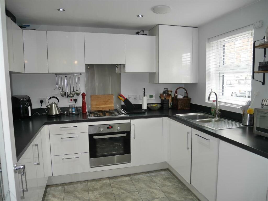 Additional property image - Blackbourne Chase, Littlehampton, West Sussex.