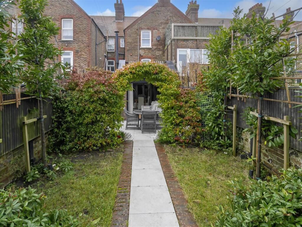 Additional property image - Pier Road, Littlehampton