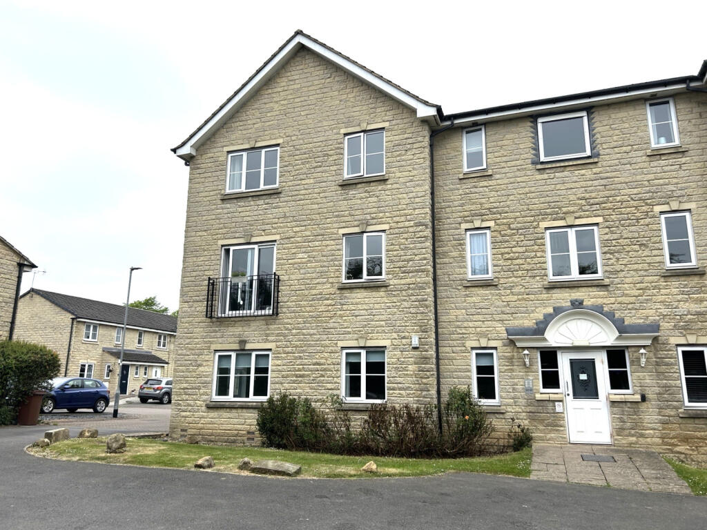 Main image of property: 32 Cairn Avenue, Guiseley, Leeds, LS20