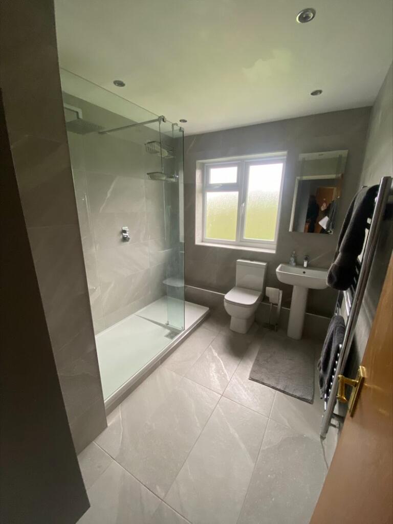 3 bedroom detached house for sale in Whitlenge Lane, Hartlebury