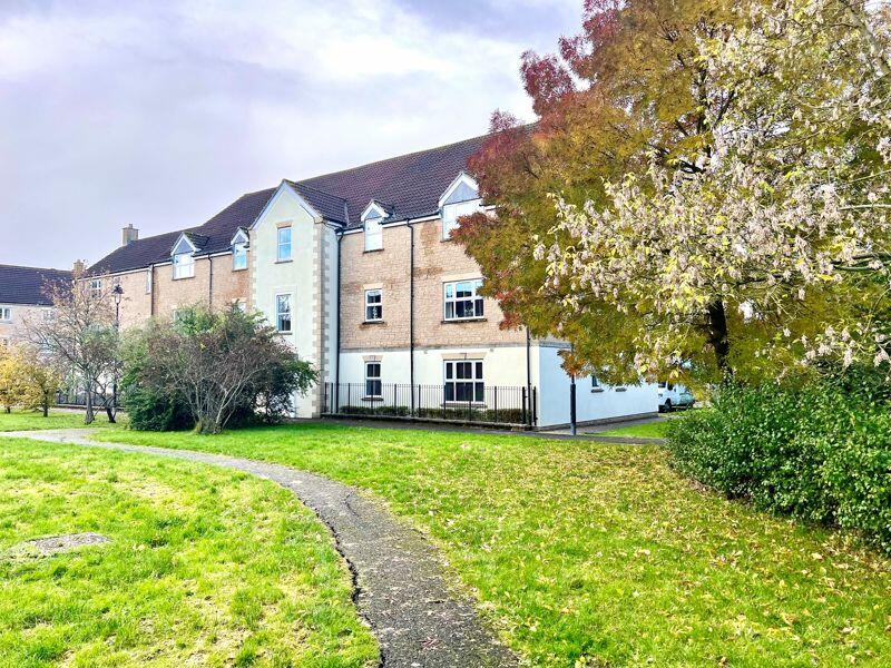2 bedroom flat for sale in Kingfisher Court, Calne, SN11