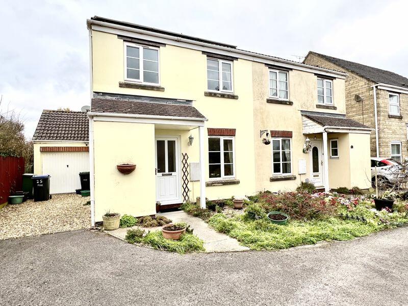 3 bedroom semidetached house for sale in Springfield Drive, Calne, SN11