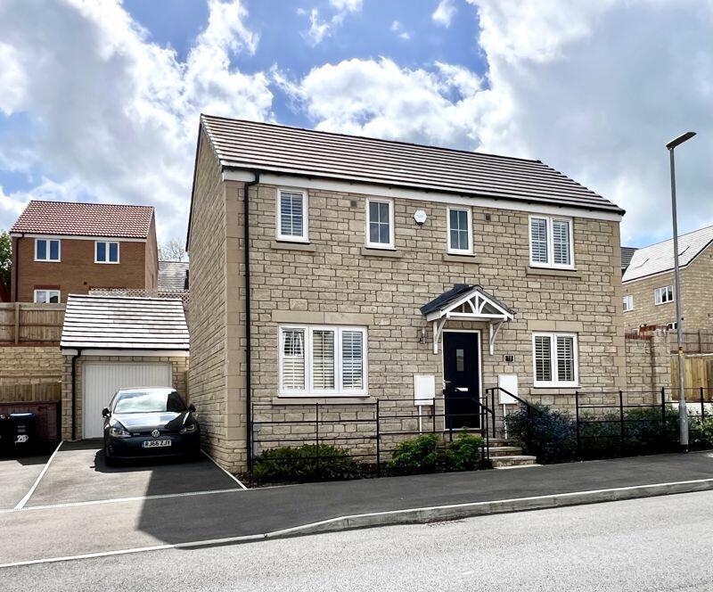 3 bedroom detached house for sale in Gregor Drive, Calne, SN11