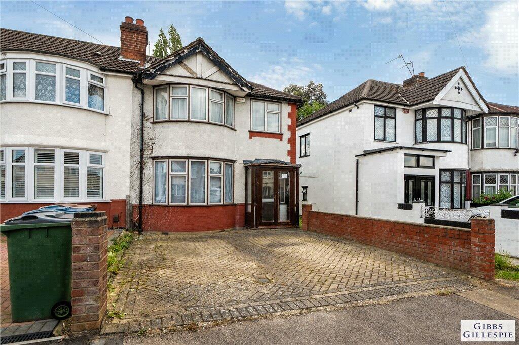 3 bedroom end of terrace house for sale in Arundel Drive, Harrow