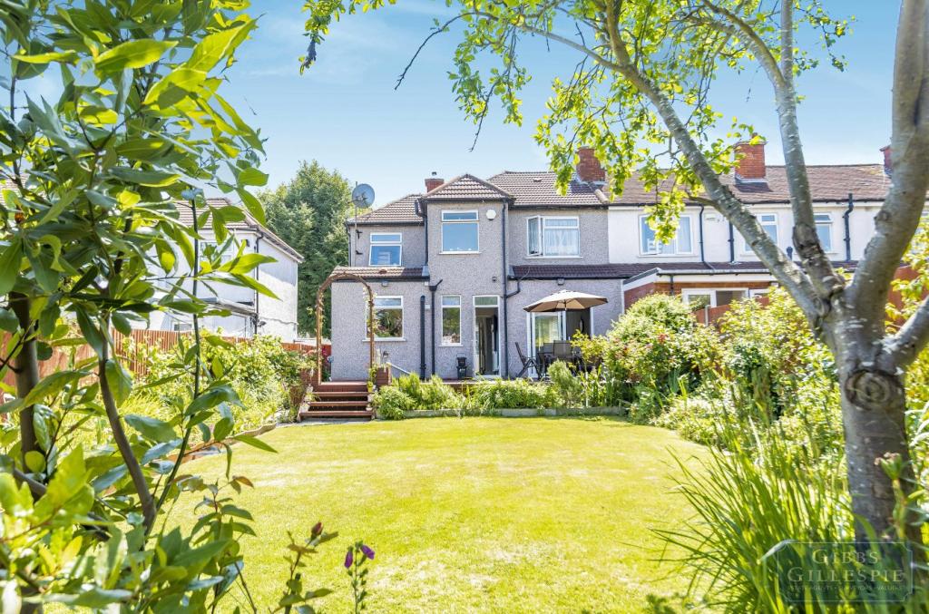 5 bedroom semidetached house for sale in Torbay Road, Harrow