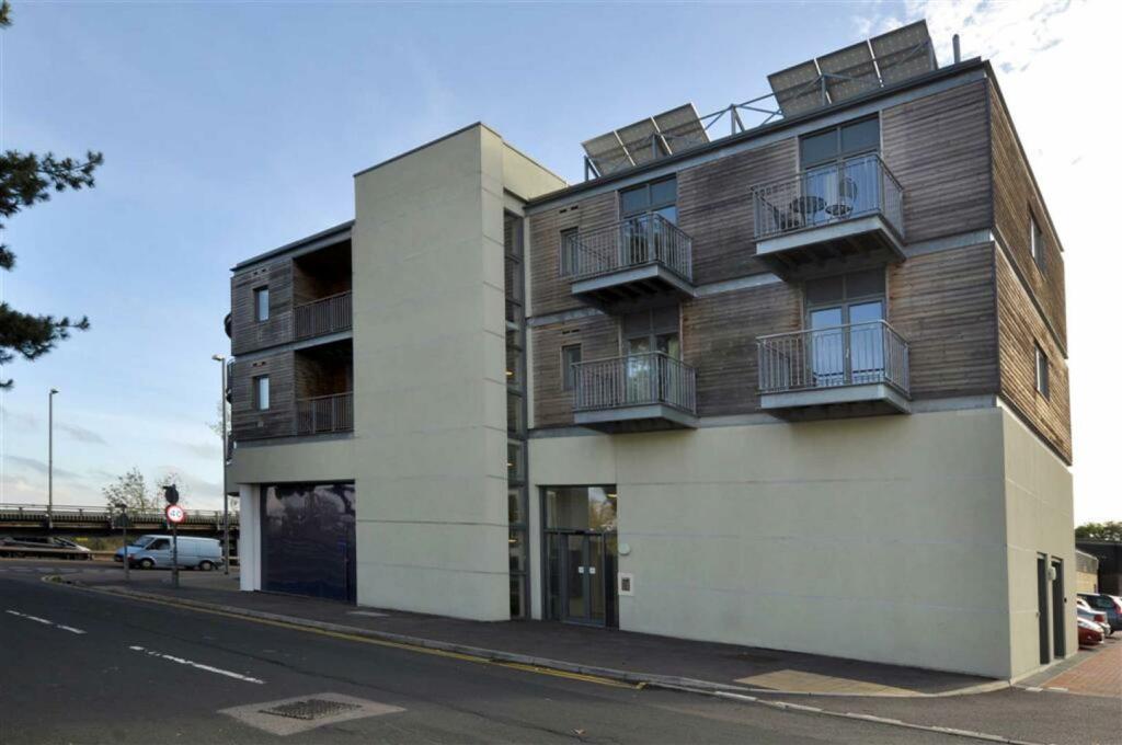 1 bedroom apartment for sale in Centris, Goldlay Avenue, Chelmsford, CM2