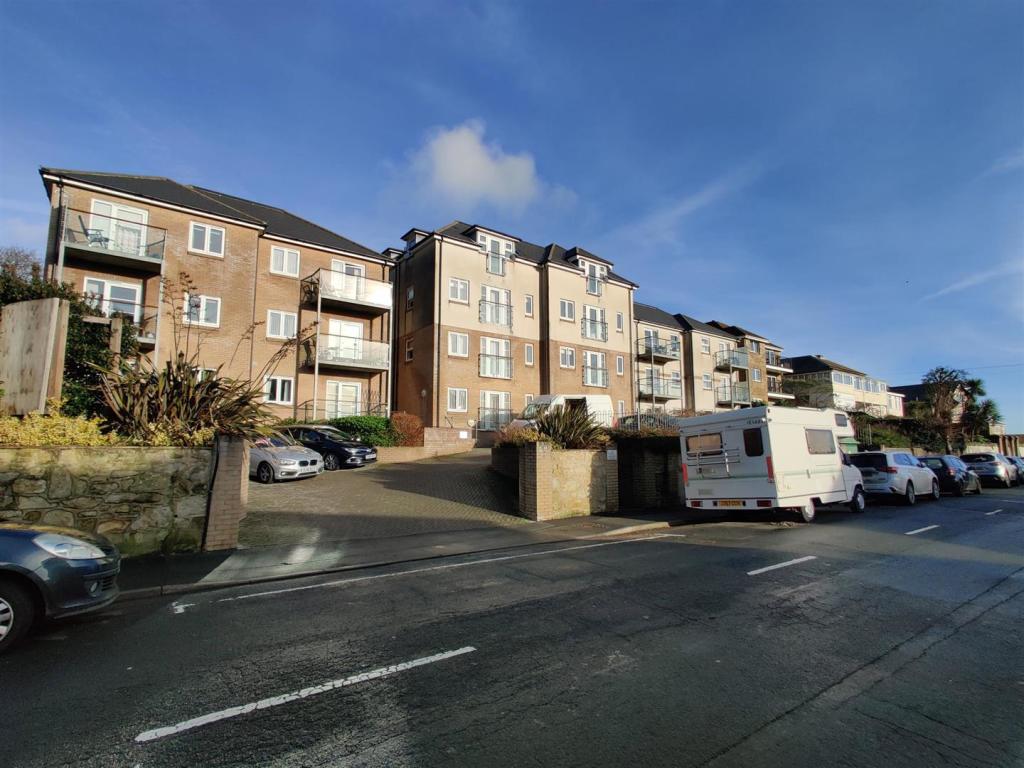 2 bedroom apartment for sale in Hope Road Shanklin PO37