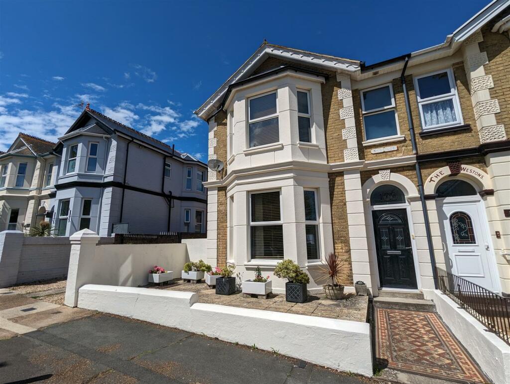 5 bedroom semidetached house for sale in Station Avenue, Sandown, PO36