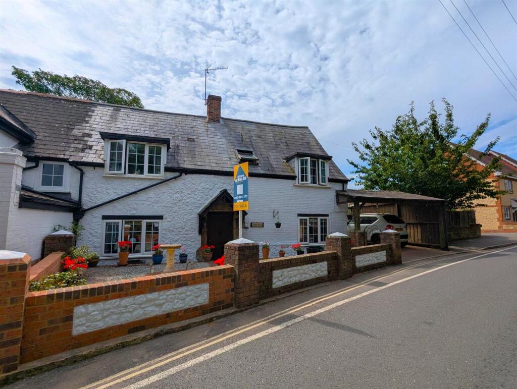 Main image of property: High Street, Newchurch, Sandown