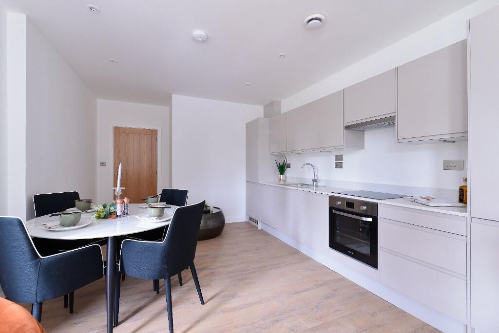 1 bedroom ground floor flat for sale in Thackeray Lane, Godalming