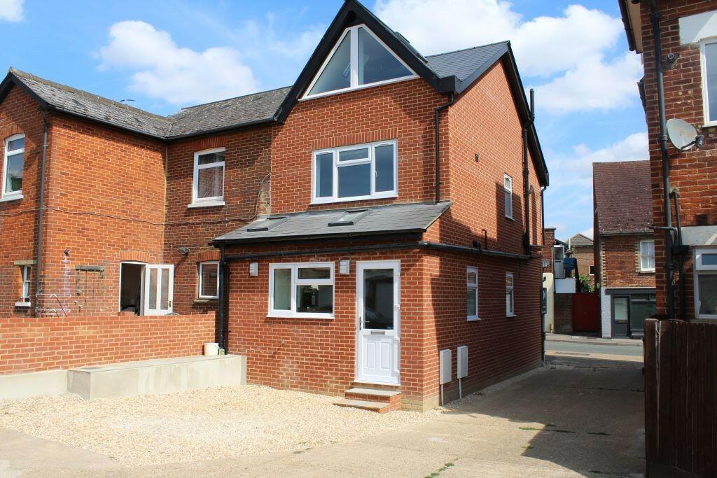 1 bedroom ground floor flat for sale in Street, Godalming